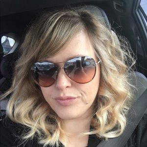 Meet your Posher, Carrie